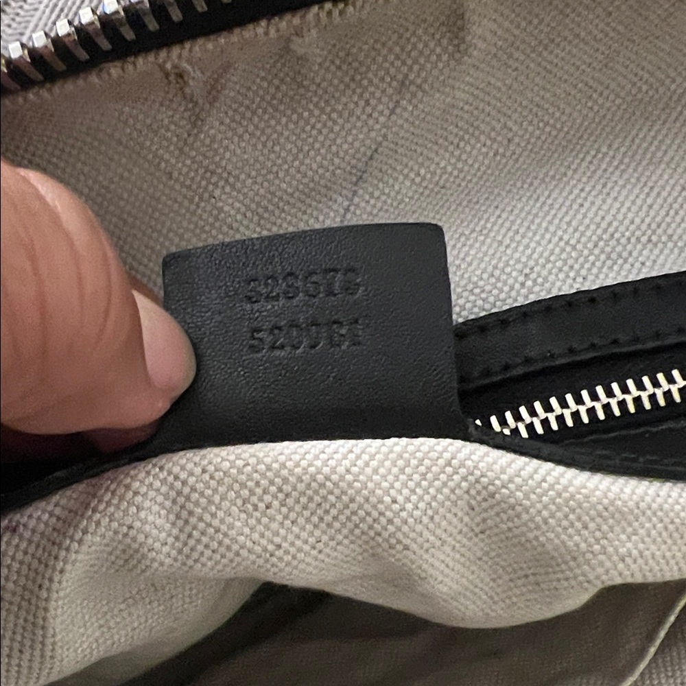 Gucci Black Textured Leather Shoulder Bag - Picture 9 of 11